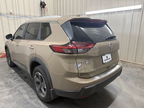 Used 2025 Nissan Rogue SV w/ SV Premium Package FWD image 19