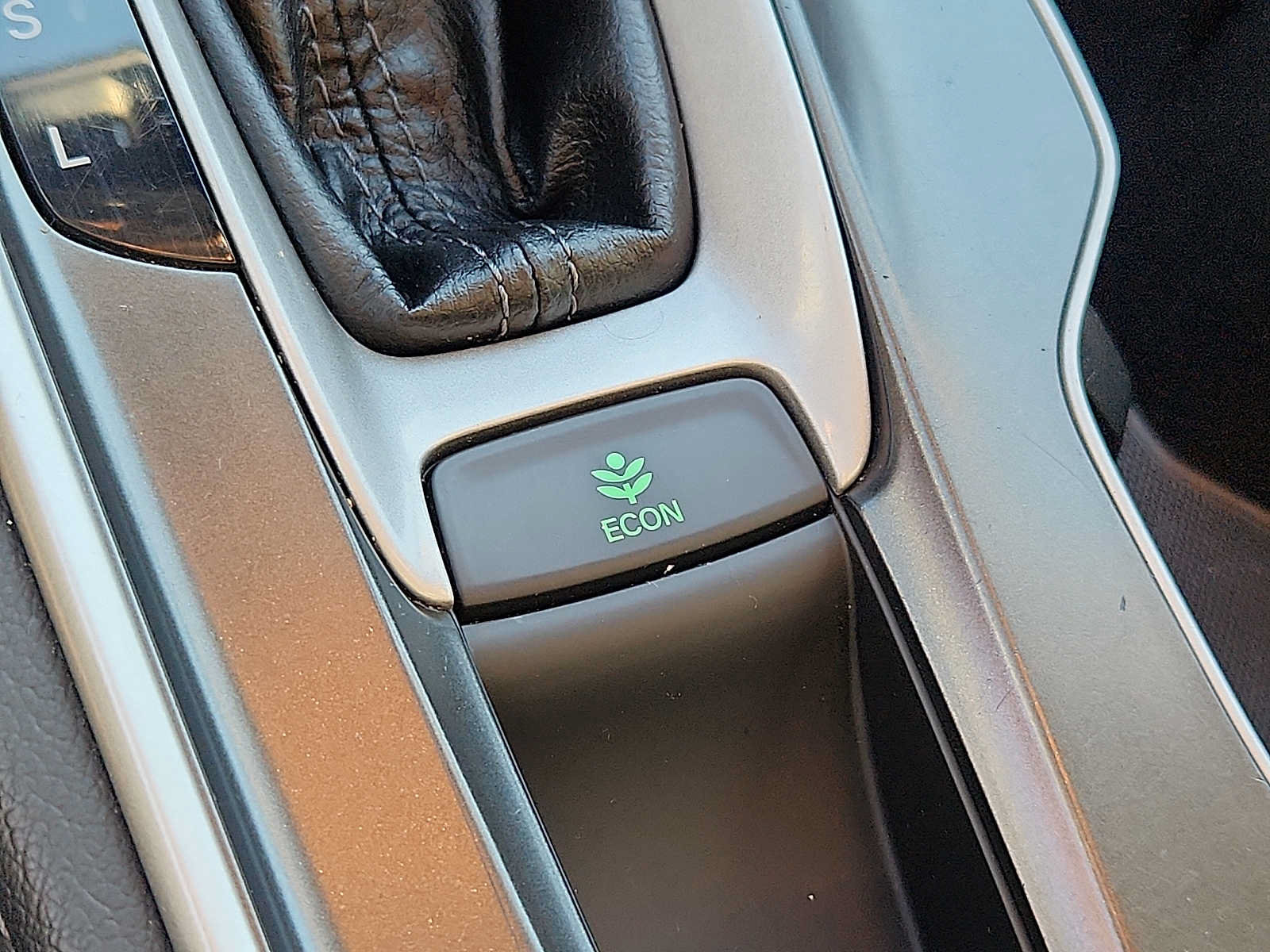 Used 2018 Honda Accord EX-L image 24