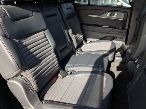 Used 2025 Ford Explorer ST-Line w/ ST-Line Street Pack image 31