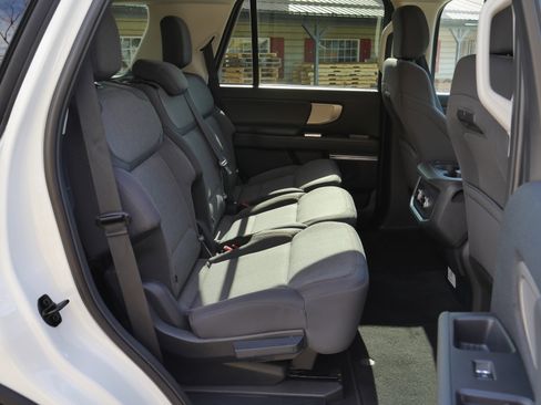 Certified 2025 Ford Expedition Active image 29