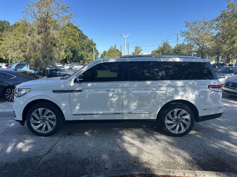 Used 2024 Lincoln Navigator Reserve AWD/4WD image 3
