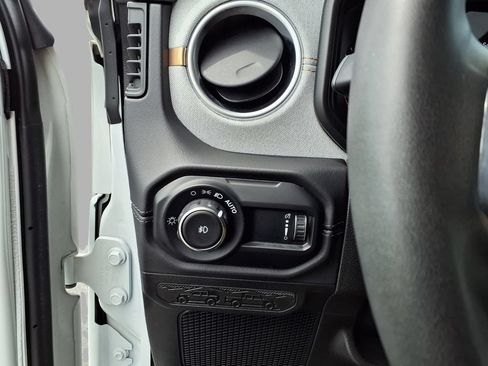 Used 2025 Jeep Wrangler Unlimited Sahara AWD/4WD image 18
