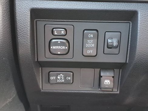 Used 2014 Toyota Tundra SR5 w/ SR5 Upgrade Package RWD image 22