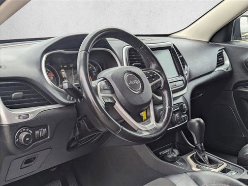Used 2017 Jeep Cherokee Trailhawk AWD/4WD image 10