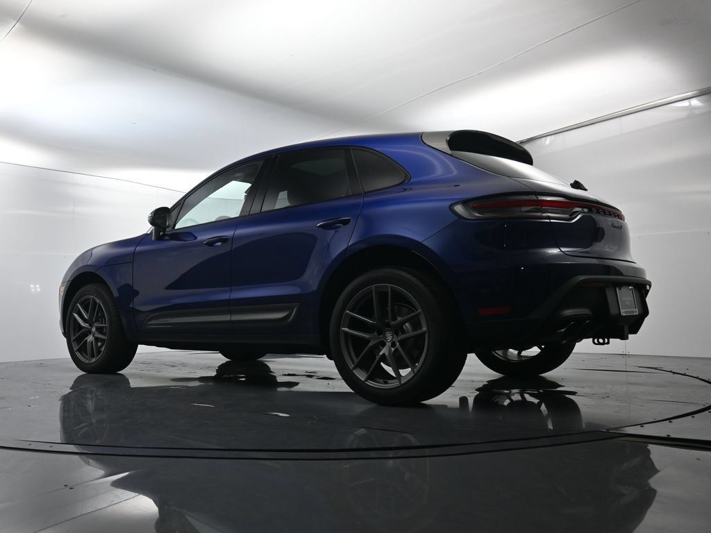 Certified 2025 Porsche Macan AWD/4WD image 47