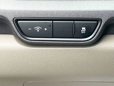 Certified 2025 Kia Carnival SX FWD image 20