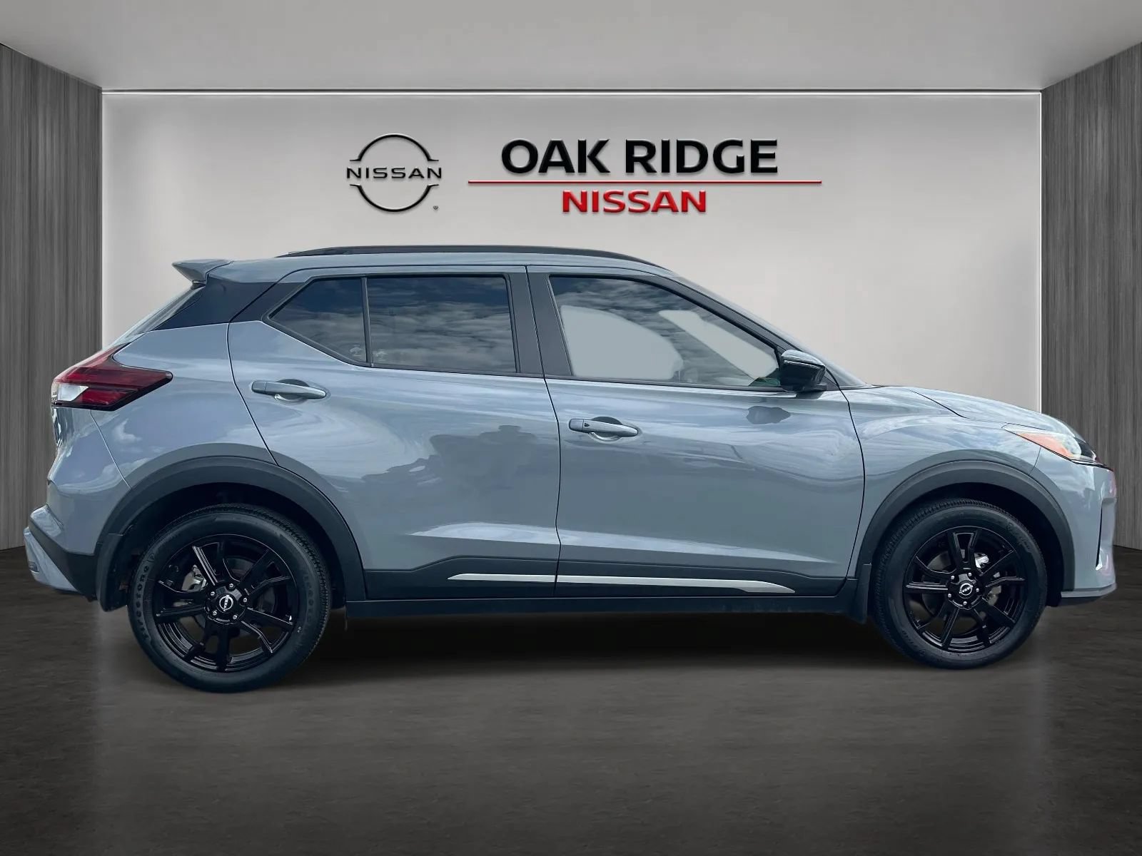 Used 2024 Nissan Kicks SR FWD image 2