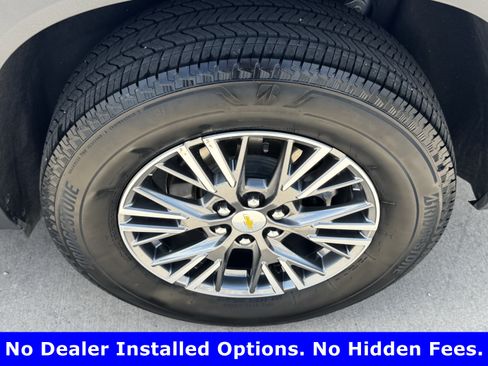 Used 2025 Chevrolet Traverse LT FWD image 9