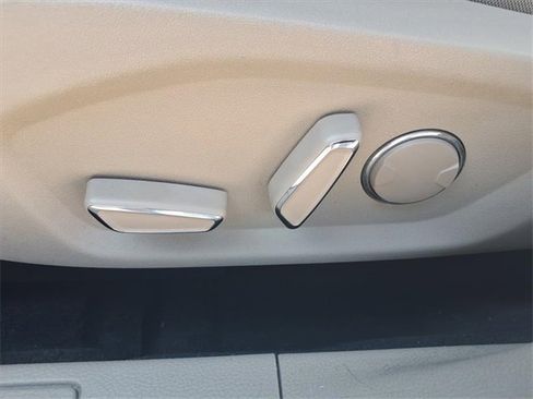 Used 2018 Ford Fusion SE image 18