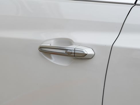 Used 2018 Cadillac XT5 Premium Luxury w/ Driver Assist Package image 39