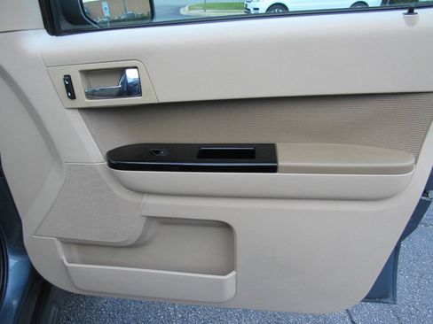 Used 2010 Ford Escape Limited FWD image 32