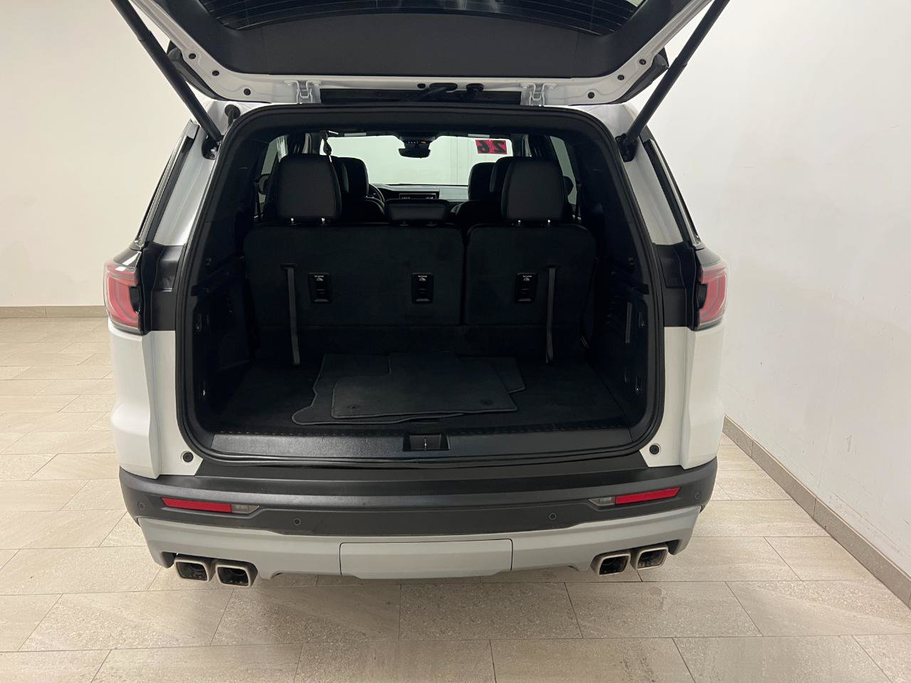 Used 2026 GMC Acadia Elevation w/ Elevation Premium Package AWD/4WD image 18