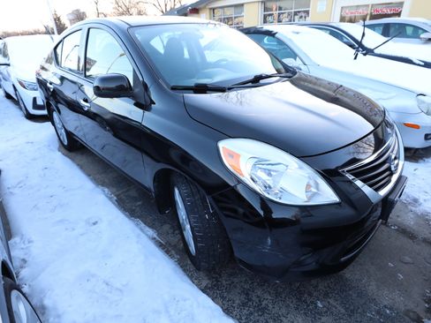 Used 2014 Nissan Versa SL w/ Tech Package image 3