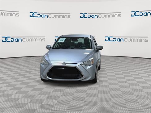 Used 2017 Toyota Yaris iA image 3