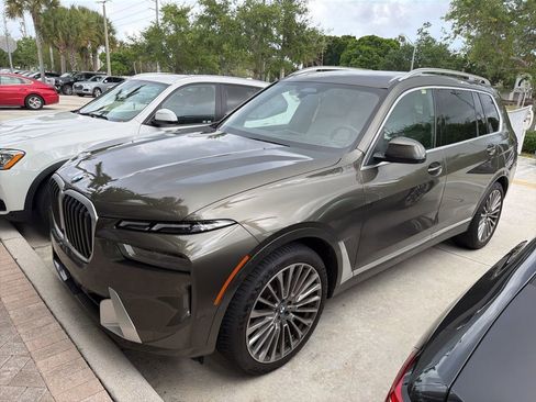 Used 2025 BMW X7 xDrive40i image 3