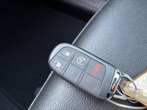 Used 2025 Jeep Compass Limited AWD/4WD image 25