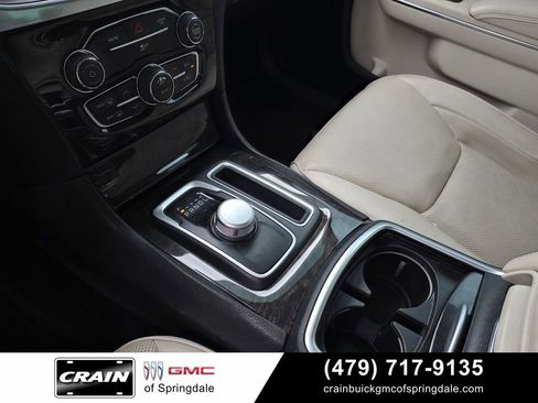 Used 2018 Chrysler 300 Limited RWD image 19