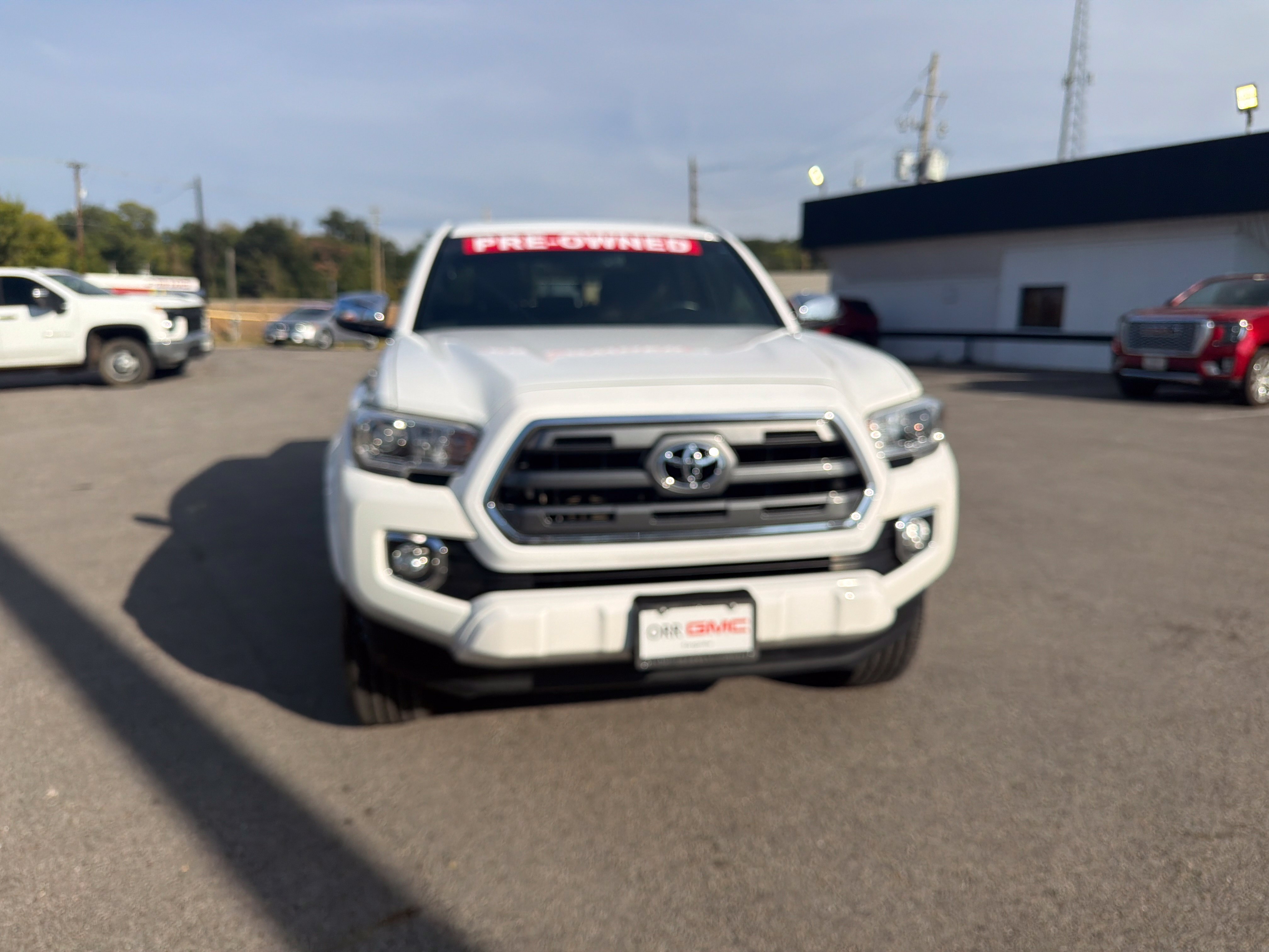 Used 2016 Toyota Tacoma Limited w/ Towing Package AWD/4WD image 2
