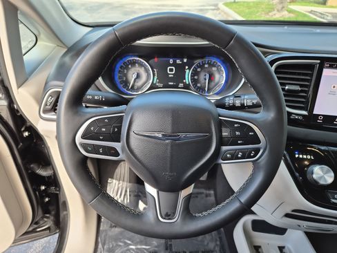 Used 2022 Chrysler Pacifica Touring-L FWD image 20