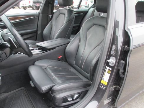 Used 2017 BMW 530i xDrive image 16