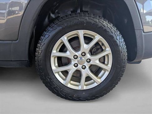 Used 2014 Jeep Cherokee Latitude AWD/4WD image 23