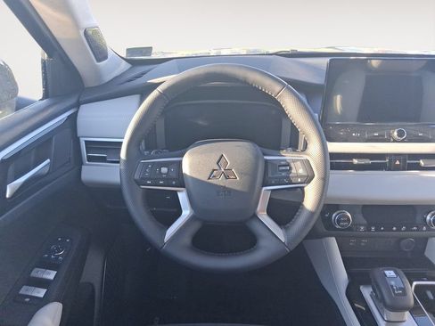 New 2026 Mitsubishi Outlander SE FWD image 12