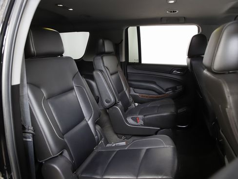 Used 2018 Chevrolet Suburban LT image 8