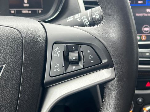 Certified 2022 Chevrolet Trax LT w/ LT Convenience Package image 20