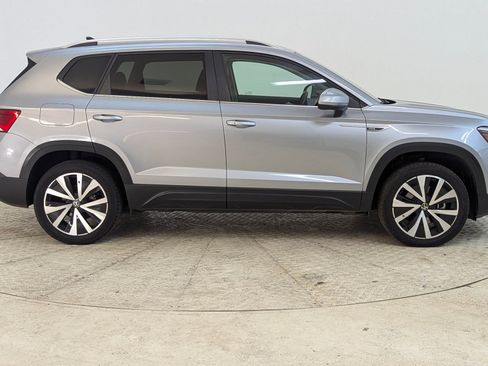 Used 2024 Volkswagen Taos SE image 8