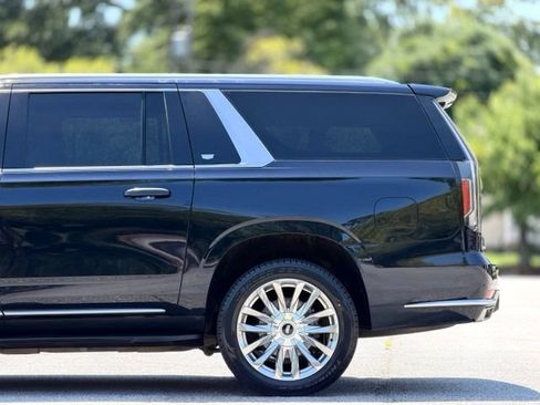 Used 2023 Cadillac Escalade ESV Premium Luxury AWD/4WD image 18