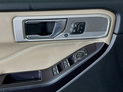 Used 2020 Ford Explorer Limited image 15