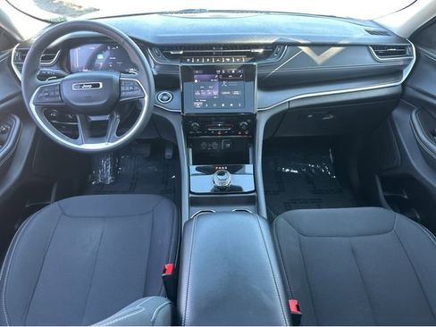 Used 2024 Jeep Grand Cherokee Laredo X w/ Trailer Tow Package image 7