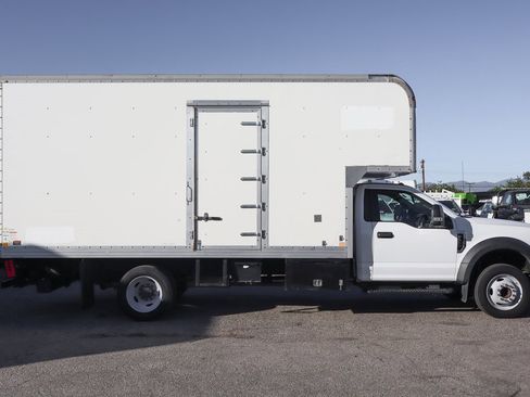 Used 2017 Ford F550 2WD Regular Cab Super Duty image 13