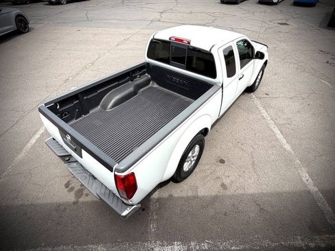 Used 2014 Nissan Frontier SV RWD image 6