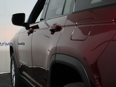 New 2026 Jeep Grand Cherokee Laredo AWD/4WD image 10