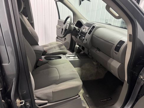Used 2018 Nissan Frontier SV image 17