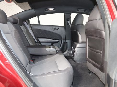 Used 2019 Dodge Charger SXT image 11