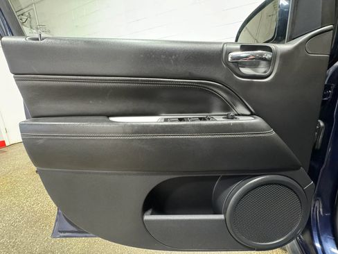Used 2017 Jeep Compass High Altitude FWD image 9