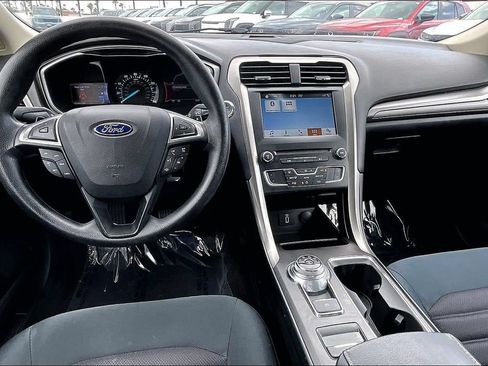 Used 2017 Ford Fusion SE w/ Fusion SE Technology Package FWD image 11