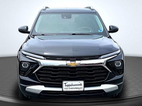 Used 2025 Chevrolet TrailBlazer LT AWD/4WD image 2