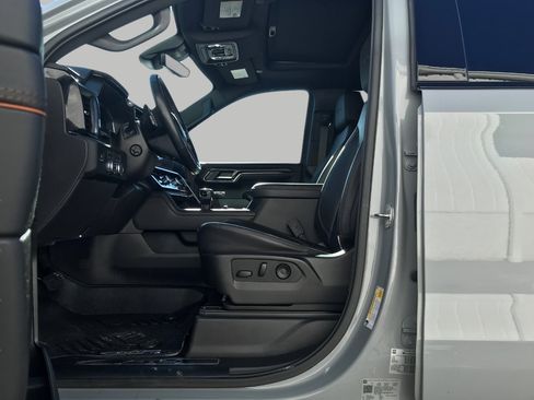 Used 2024 GMC Sierra 1500 AT4 w/ Technology Package image 9