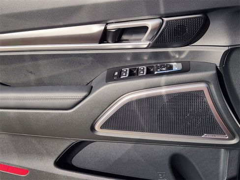 New 2025 Kia Telluride S image 16