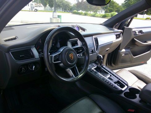 Used 2018 Porsche Macan AWD/4WD image 64