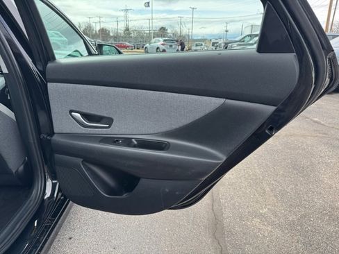 Used 2023 Hyundai Elantra Limited image 25