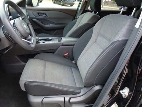 Used 2021 Nissan Rogue S image 9