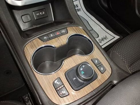 Used 2022 GMC Acadia SLE w/ Driver Convenience Package image 24