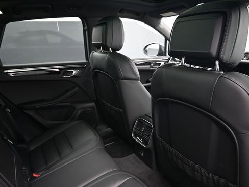 Certified 2026 Porsche Macan image 7