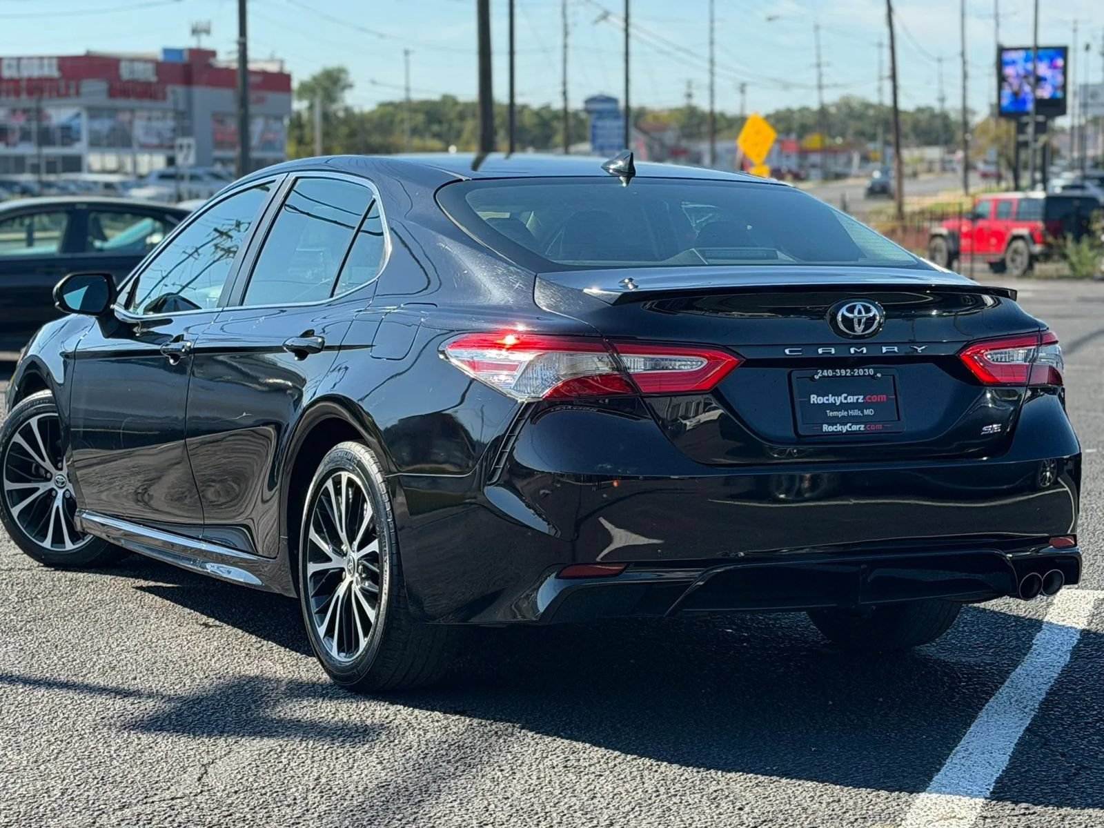 Used 2019 Toyota Camry SE FWD image 4