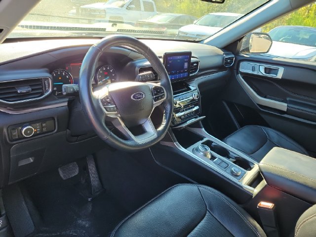 Used 2023 Ford Explorer Limited w/ Equipment Group 301A AWD/4WD image 19