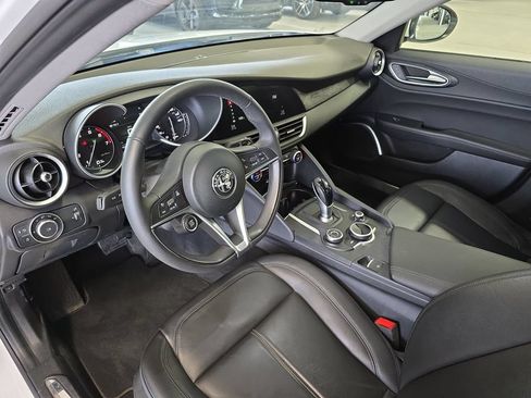 Used 2019 Alfa Romeo Giulia AWD image 4